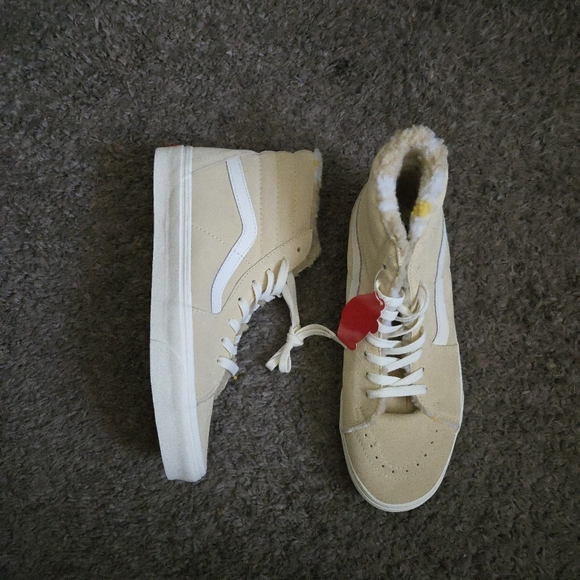 Vans Other - Vans Sk8 Hi Cozy Hug Men Size 11 Biscotti Tan And White Faux Fur 062025